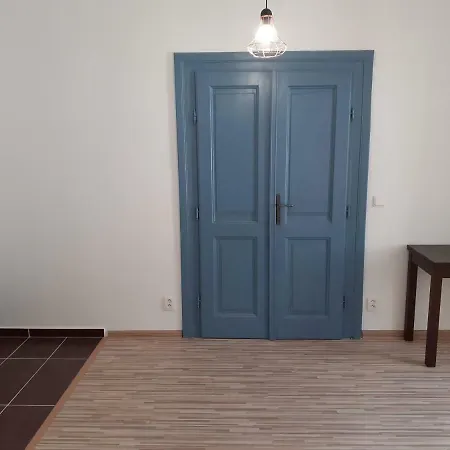 Small Near River Elbe Appartement *